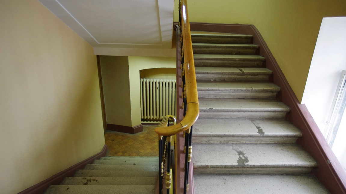 Genrebild. Mannen ska bland annat ha visat sig naken i trapphuset i hyreshuset. Foto: Artem Svetlov, CC BY 4.0, via Wikimedia Commons
