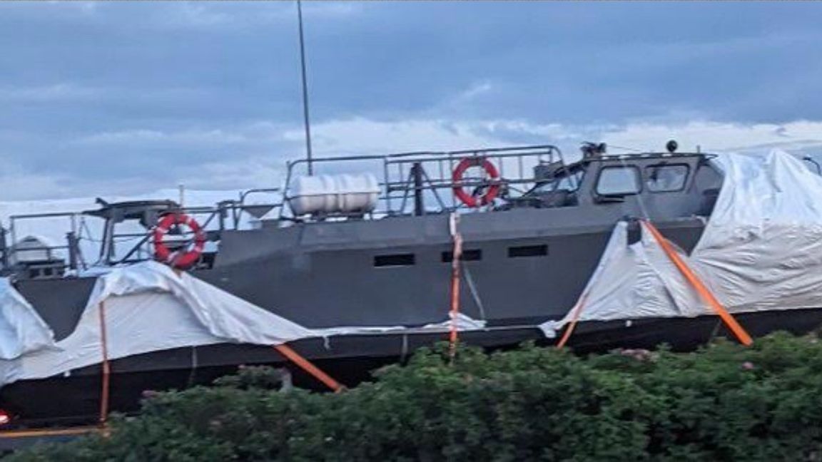 Svensk stridsbåt under transporten genom Ukraina ner mot Svarta havet. Foto: Patrik Hallmén