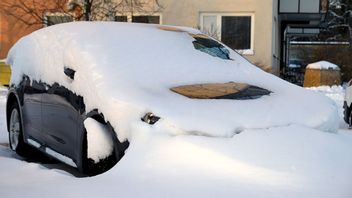 En man i Uppsala fick körkortet omhändertaget efter att ha skrapat rutan för dåligt. Foto: Janerik Henriksson/TT