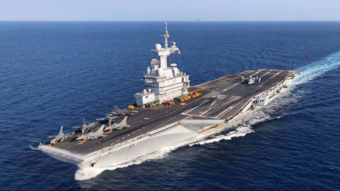Frankrikes atomdrivna hangarfartyg är på väg mot Hormuzsundet. Foto: United States Marine (public domain)