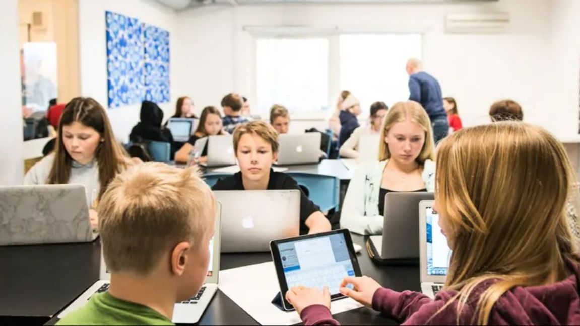 Klarna-grundaren Sebastian Siemiatkowski och Voi-grundaren Fredrik Hjelm riktar båda skarp kritik mot Skolverkets nedstängda provplattform. Foto: TT