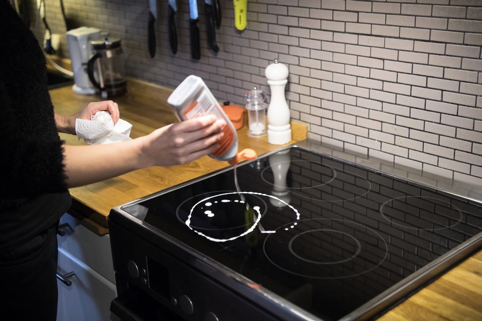 Samtalen till Giftinformationscentralen ökade förra året. Vanligaste frågorna gällande barn under tio år berörde rengöringsmedel. Arkivbild. Henrik Montgomery/TT