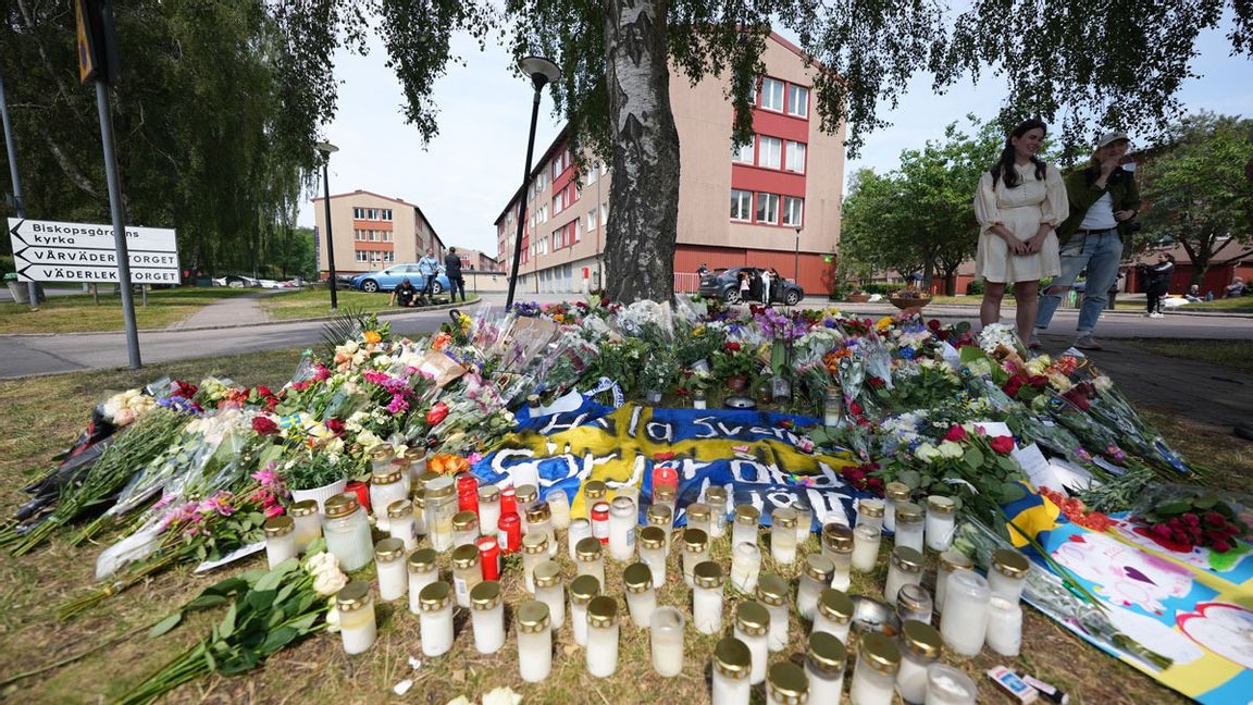 Minnesplatsen några dagar efter mordet på Andreas Danman i Biskopsgården. Foto: Björn Larsson Rosvall/TT