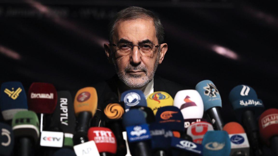 Khameneis rådgivare Ali Akbar Velayati meddelar att Iran inte kommer tillåta en ny handel- och transitkorridor i Azerbajdzjan. Arkivbild. Vahid Salemi/AP/TT