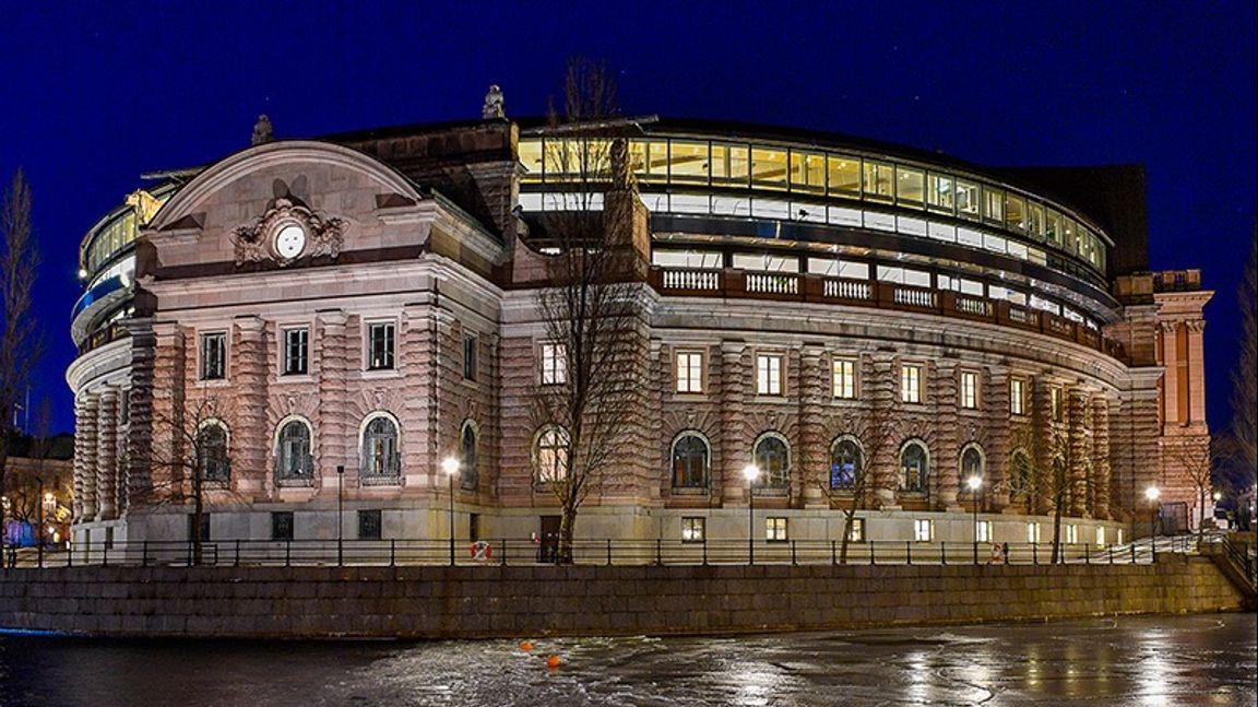 Riksdagshuset i Stockholm. En stor del av svenskarna arbetar i det offentligas tjänst. Foto: Jonas Ekströmer/TT