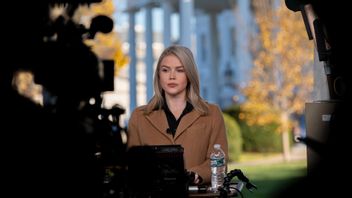 Karoline Leavitt har inte haft kontakt med sin brorsons mamma på flera år enligt en källa. Foto: Alex Brandon/AP/TT