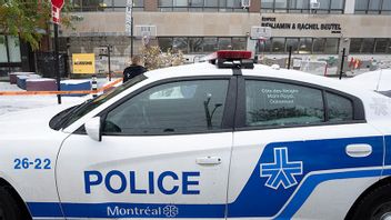 Kanadensisk polis vid en judisk skola i Montréal efter att skott avlossats mot två judiska skolor i staden. Foto: Ryan Remiorz/AP/TT