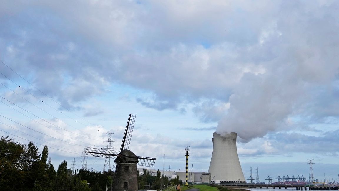 Vattenånga från en kärnkraftsreaktor i Belgien. Foto: Virginia Mayo