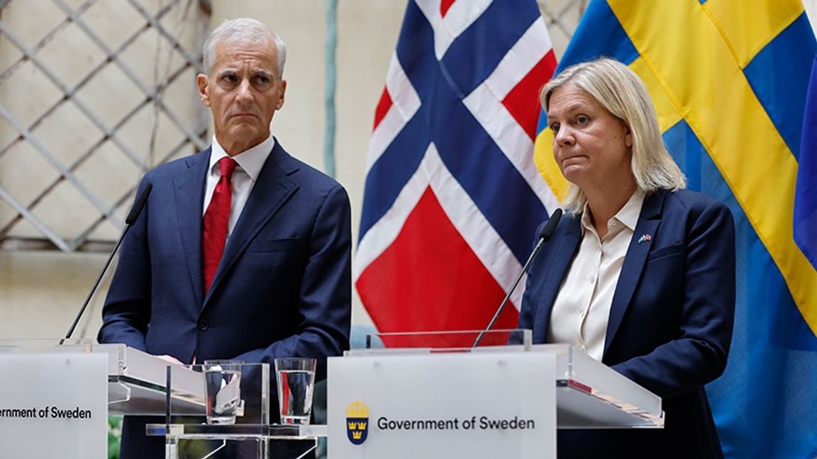 Sveriges statsminister Magdalena Andersson tar emot Norges statsminister Jonas Gahr Støre i Sagerska huset i Stockholm. Foto: Christine Olsson/TT