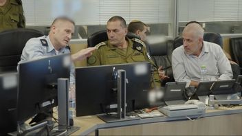 Israeliska flygvapnets chef Tomer Bar, IDF:s chef Eyal Zamir och Shin Bets chef Ronen Bar överser Operation Strength and Sword i realtid. Foto: IDF