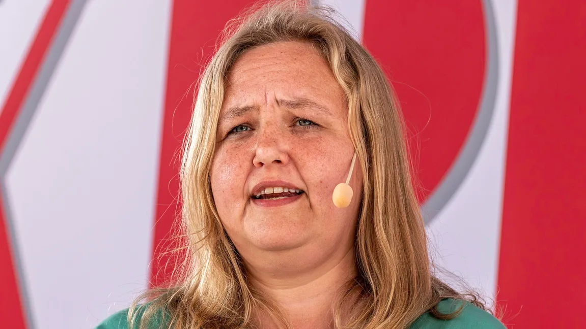 Vänsterpartiets vice partiledare Ida Gabrielsson riktar skarp kritik mot S och C efter talmansvalet. Foto: Bene Riobó, CC BY-SA 4.0, via Wikimedia Commons