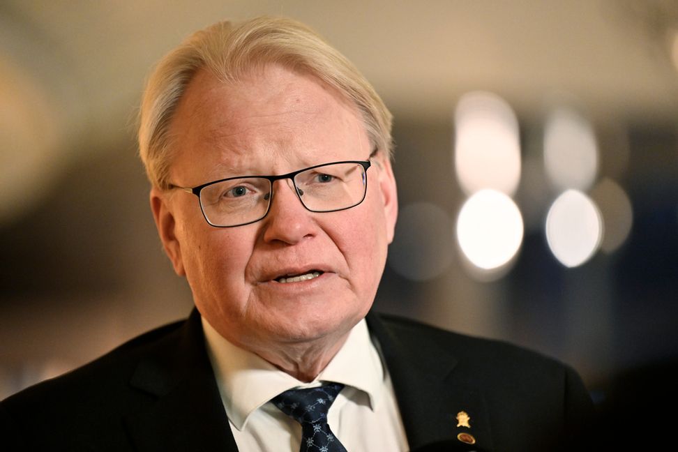Socialdemokraternas Peter Hultqvist kräver Landerholms avgång. Arkivbild. Henrik Montgomery/TT