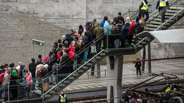 Migranter vid Hyllie station i Malmö (arkiv). Foto: Johan Nilsson/TT.