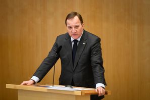 I sitt Facebookinlägg lyfter Löfven frågan om Kristersson kommer erbjuda SD en plats i en framtida regering eller inte. FOTO: Carl-Olof Zimmerman/TT.