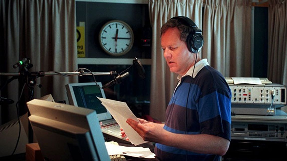 Egon Malmgren läset nyheter för Ekot 1998. Bild: Leif R Jansson/SCANPIX