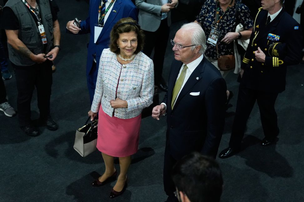 Kung Carl XVI Gustaf och drottning Silvia är i Belém i Brasilien på ett toppmöte inför FN:s klimatmöte som inleds på måndag. Foto: Fernando LLano/AP/TT
