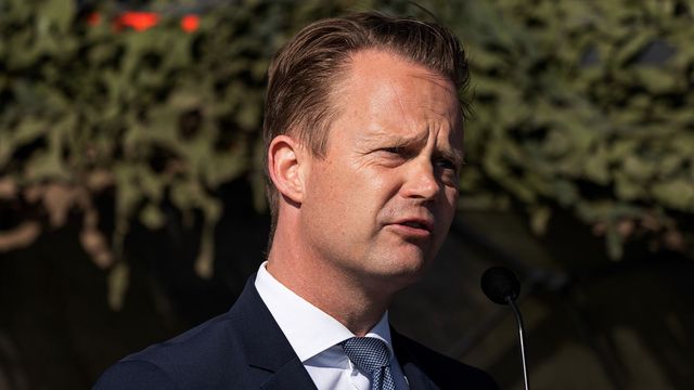 Jeppe Kofod meddelar att Danmarks ambassad i Kiev öppnar igen. Foto: Claus Bech/AP/TT