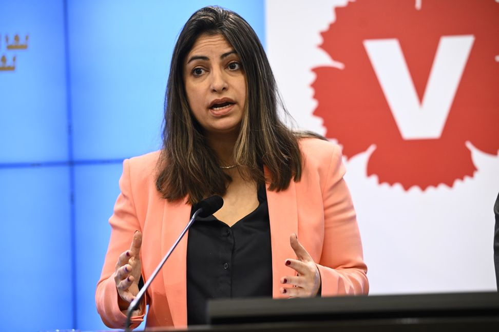 Vänsterpartiets partiledare Nooshi Dadgostar presenterar förslag till valplattform. Fredrik Sandberg/TT