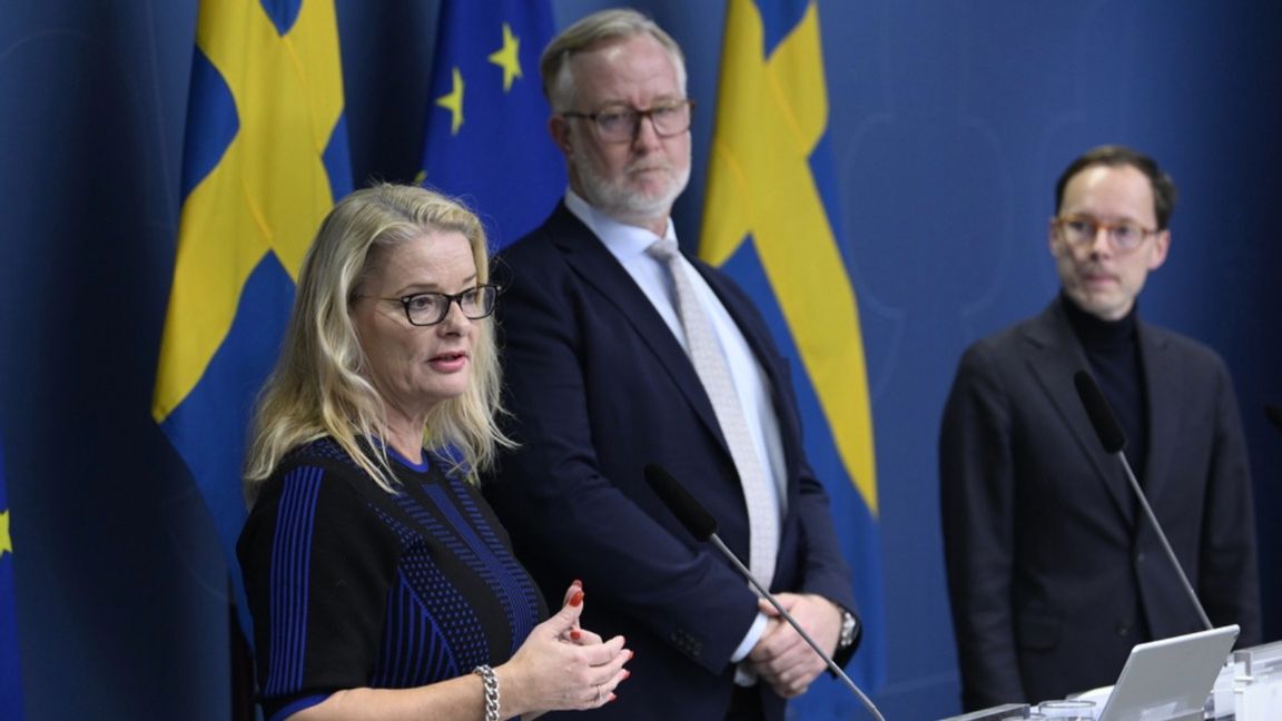 Skolminister Lotta Edholm (L), arbetsmarknads- och integrationsminister Johan Pehrson (L) och utbildningsminister Mats Persson (L) håller pressträff om skolpolitiken i torsdags. Foto: Henrik Montgomery/TT