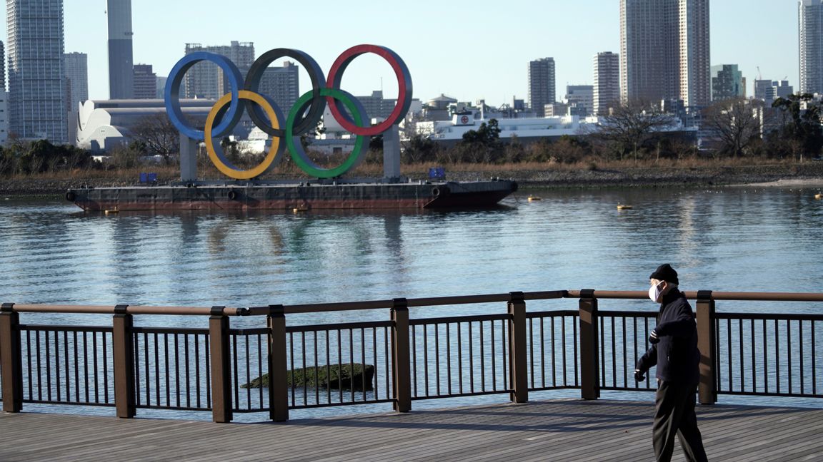 De olympiska ringarna i Tokyo väntar fortfarande på sitt olympiska spel. Arkivbild. Foto: Eugene Hoshiko/AP/TT