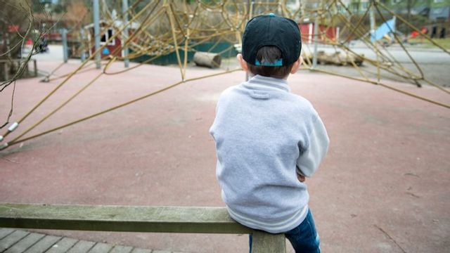 Medan regeringen vill ha fler familjehem visar studier på kraftigt ökad risk för barn. Foto: Jessica Gow/TT.