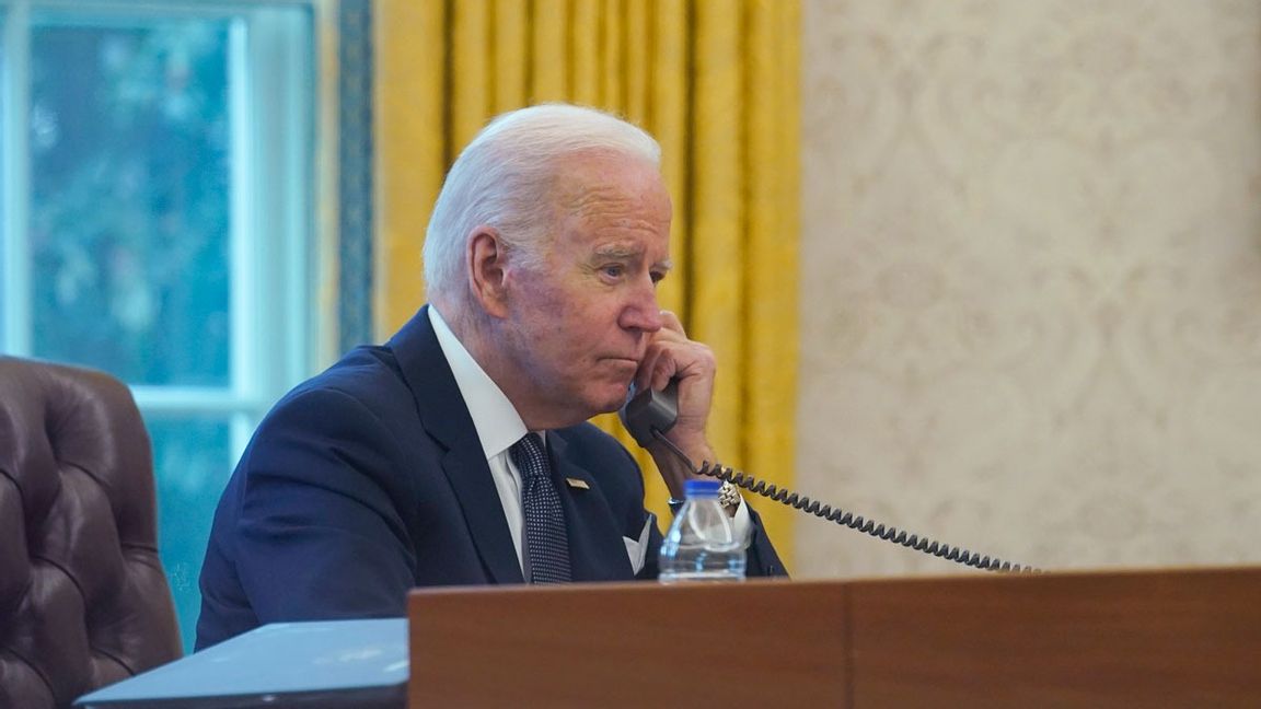 Joe Biden ska ha ett samtal med sin ryske motpart Vladimir Putin på lördagen. Arkivbild. Foto: Susan Walsh/AP