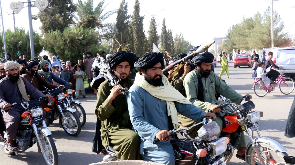 Talibanerna påstår sig ha fått en kopia av den läckta listan med nästan 19 000 namn. Foto: Abdul Khaliq/AP/TT 