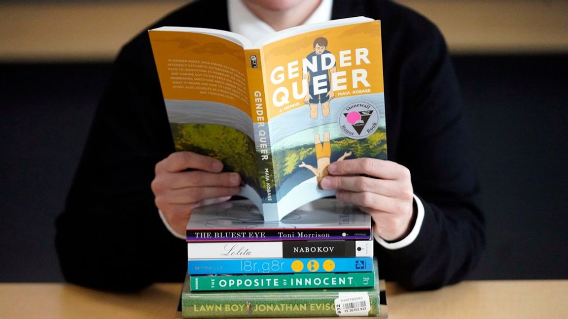 ”Gender queer” av Maia Kobabe har kallats för ”USA:s mest förbjudna bok”. Arkivbild. Foto: Rick Bowmer/AP/TT. 