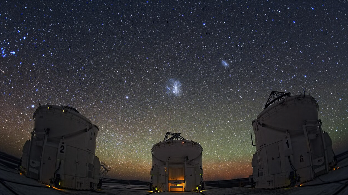 Nog finns det större märkligheter i fysiken än i våra drömmar. Foto: ESO/Y. Beletsky, CC BY 4.0, via Wikimedia foundation