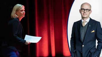 Nya S-ledaren Magdalena Andersson med sitt installationstal i handen. Foto: Björn Larsson Rosvall, TT.