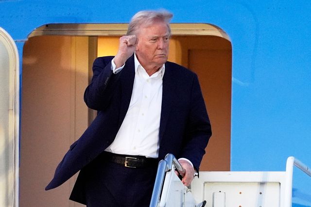 President Donald Trump anländer till flygplatsen i Palm Beach, Florida i fredags. Manuel Balce Ceneta/AP/TT