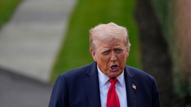 USA:s president Donald Trump kräver att Nato-länderna slutar köpa rysk olja innan USA inför sanktioner mot Ryssland. Foto: Julia Demaree Nikhinson/AP/TT