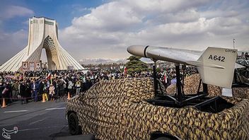 En Shahed-136-drönare på en pickupbil visas upp på den 44:e årsdagen av den islamiska revolutionen i Teheran, 11 februari 2023. Foto: Meghdad Madadi, https://creativecommons.org/licenses/by/4.0/ 