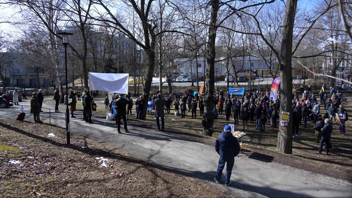 Ryska ambassaden har senaste tiden synts i media framför allt kring demonstrationer mot det kriget i Ukraina. Nu begär ambassaden att få föra in mer pengar. Foto: Janerik Henriksson/TT