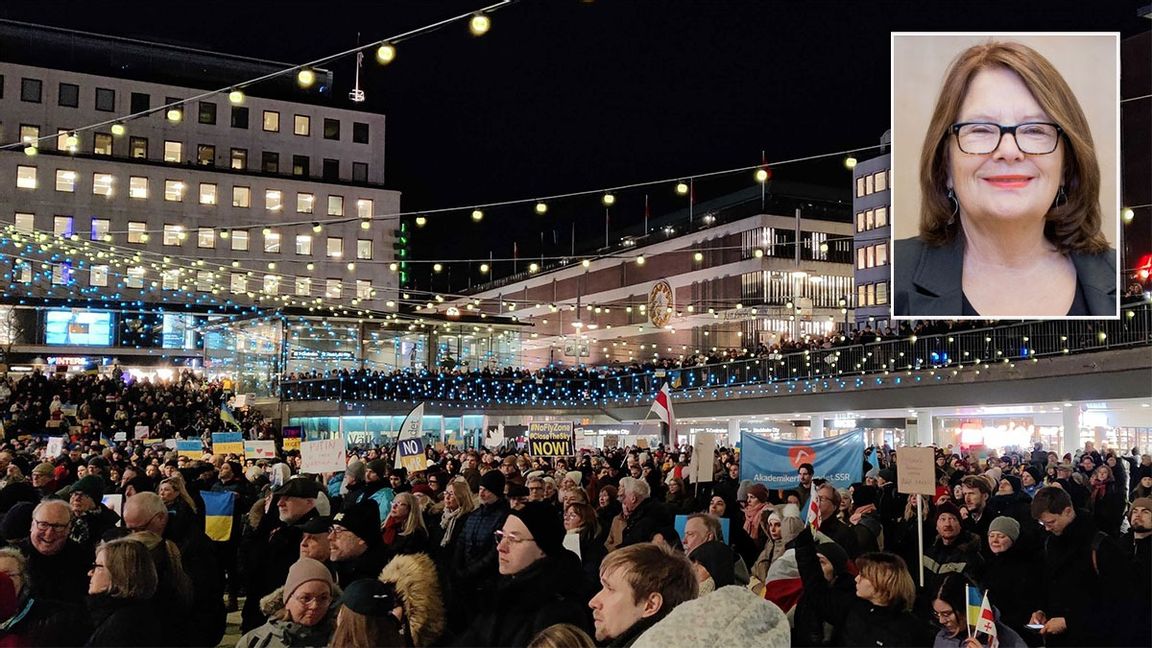 Lotta Johnsson Fornarve buades ut vid sitt tal under en fredsdemonstration i Stockholm under onsdagen. Foto: Tomas Hedlund och Melker Dahlstrand