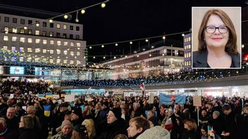 Lotta Johnsson Fornarve buades ut vid sitt tal under en fredsdemonstration i Stockholm under onsdagen. Foto: Tomas Hedlund och Melker Dahlstrand