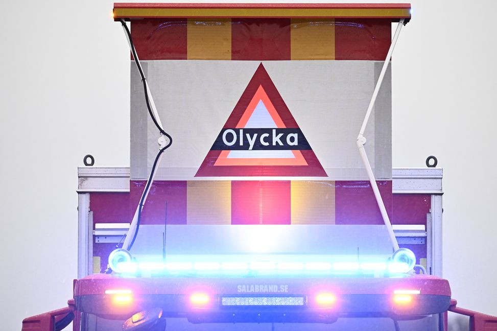 En personbil körde under onsdagsmorgonen in i ett träd norr om Sjöbo. Arkivbild. Johan Nilsson/TT