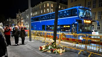 Bild på minnesplatsen efter bussolyckan i Stockholm där tre personer dog. Foto: Claudio Bresciani/TT