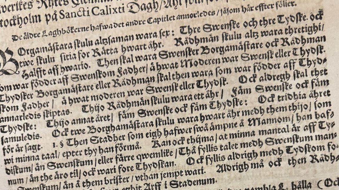 Sveriges stadslag i en utgåva från 1665 har i tillägg den text som gällde fram till 1470 om att svensk är den som har en svensk far, även om modern är utländsk.
