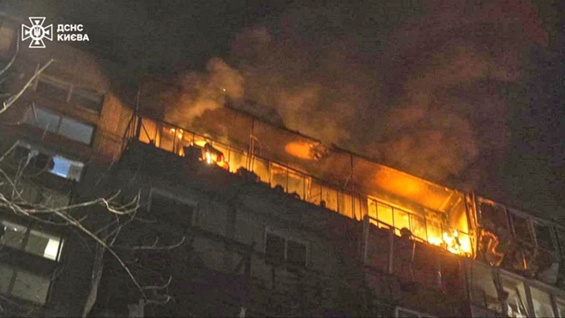 Rysk drönare träffade ett bostadshus. Foto: Ukrainska räddningstjänsten