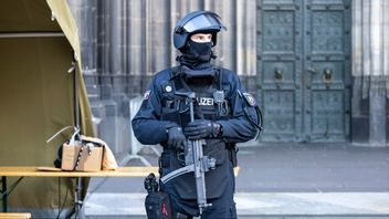 Tysk polis har skärpt bevakningen av den gotiska katedralen i Köln. Foto: Thomas Banneyer/AP