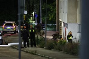 Två personer hittades natten till 25 augusti skjutna till döds i en bil i Kallhäll i Järfälla. Bild från platsen den natten. Caisa Rasmussen/TT