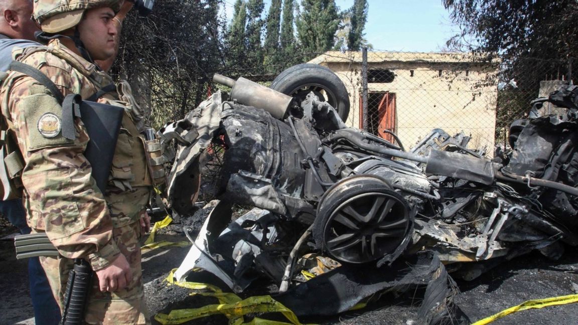 Ett utbränt bilvrak efter den israeliska attacken mot södra Libanon. Mahmoud Zayyat/AFP/TT