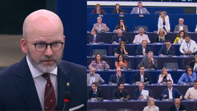 Tumult i EU-parlamentet - Weimers avbröts mitt i tyst minut