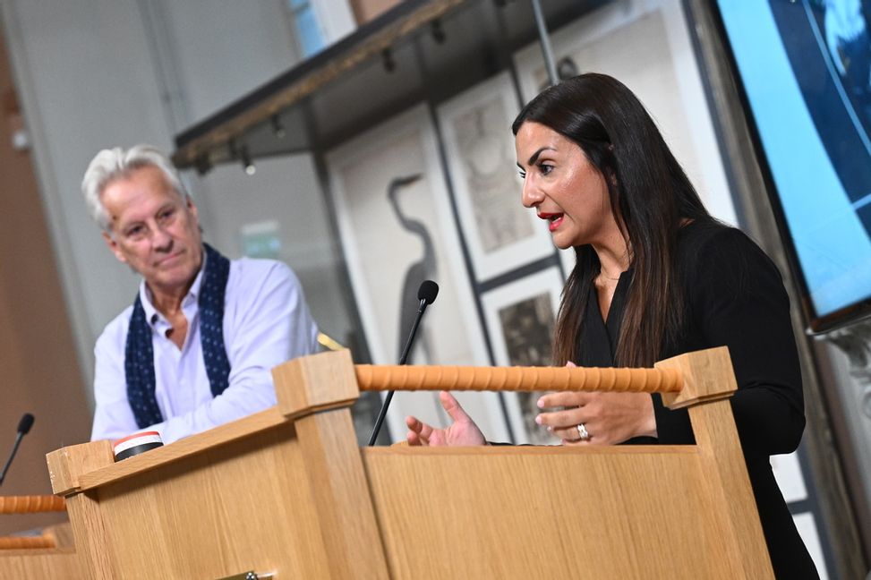 Lars Trägårdh och Parisa Liljestrand (M) på tisdagens pressträff. Foto: Claudio Bresciani/TT