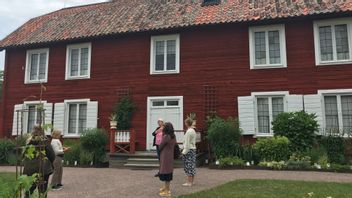 Linnés Hammarby med sin pastisch-trädgård. Den ursprungliga är igenvuxen. Foto: Margaret von Platen.