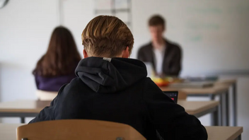 Åttondeklassare på Grönkullaskolan ska få betalt arbete istället för traditionella praoveckor. Foto: Viktoria Bank/TT