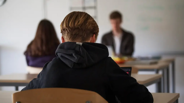 Åttondeklassare på Grönkullaskolan ska få betalt arbete istället för traditionella praoveckor. Foto: Viktoria Bank/TT