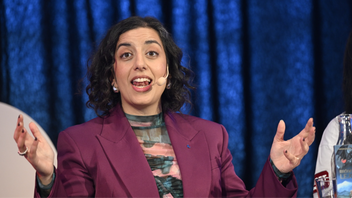 Simona Mohamsson riksdagens mäktigaste partiledare? ”Så här mycket makt ska jag ha!” Foto: Fredrik Sandberg/TT