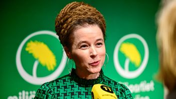 Miljöpartiets valberedning presenterar Amanda Lind som förslag till nytt språkrör under en pressträff på söndagen. Foto: Magnus Lejhall/TT